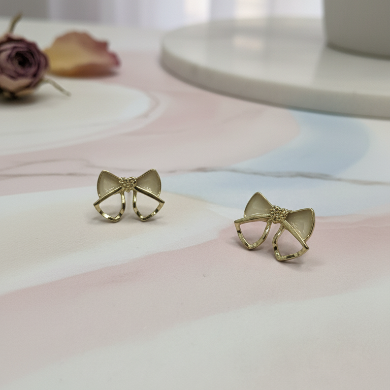 Orecchini a Lobo Eleganti a Fiocco Dorato - Gioiello Ipoallergenico Luce di Gemma