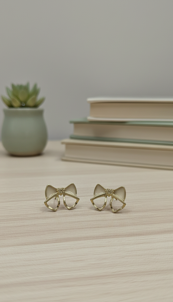 Orecchini a Lobo Eleganti a Fiocco Dorato - Gioiello Ipoallergenico Luce di Gemma