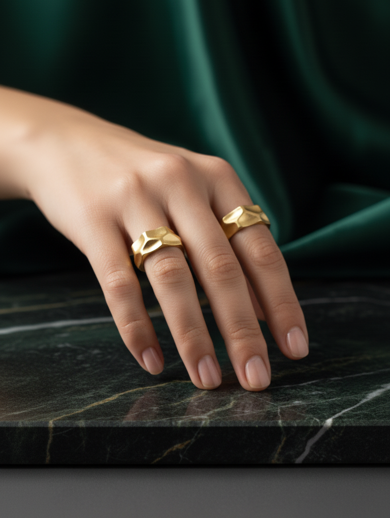 Anello Fascia Ondulata Regolabile - Design Minimal e Moderno