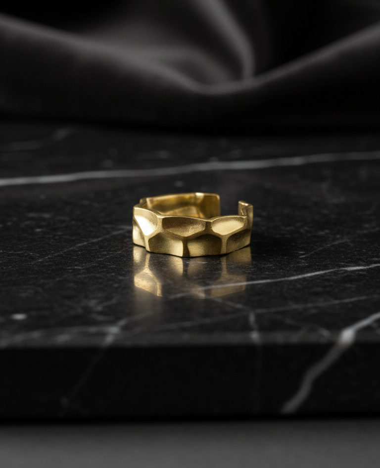 Anello Fascia Ondulata Regolabile - Design Minimal e Moderno