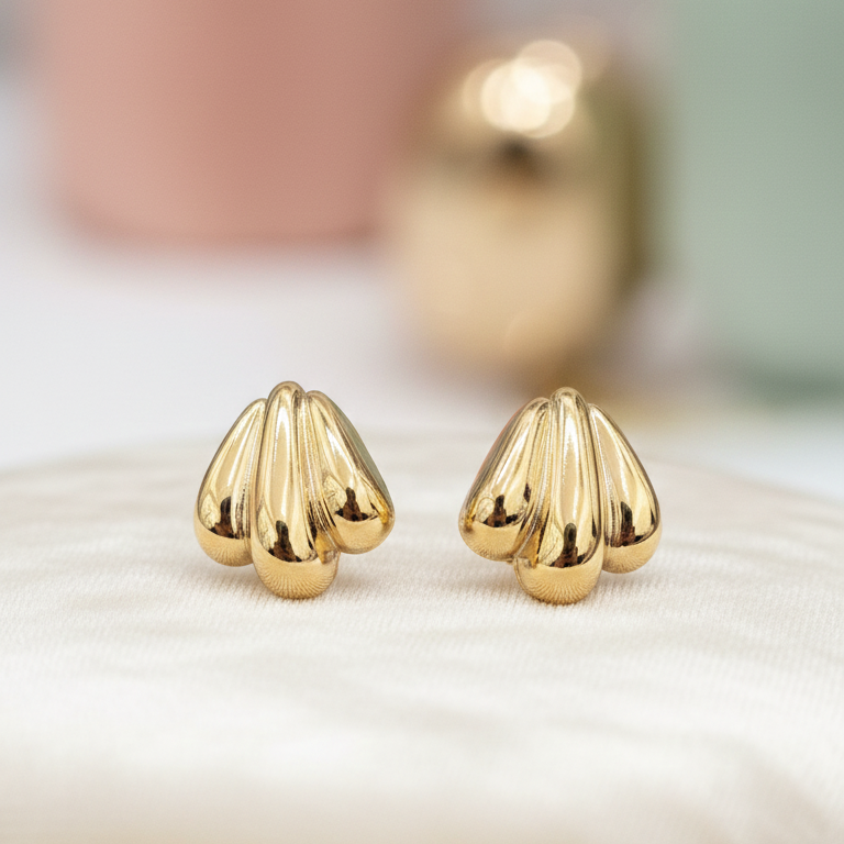 Orecchini a Lobo a Conchiglia Placcati Oro - Design Retro-Chic Italiano