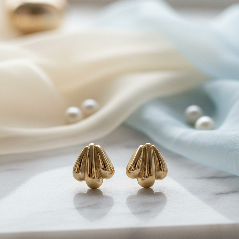 Orecchini a Lobo a Conchiglia Placcati Oro - Design Retro-Chic Italiano