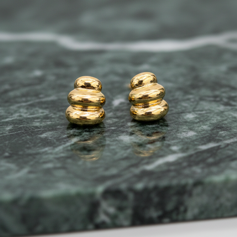 Orecchini a Lobo Stacked in Metallo Placcato Oro - Design Scultoreo Impilato