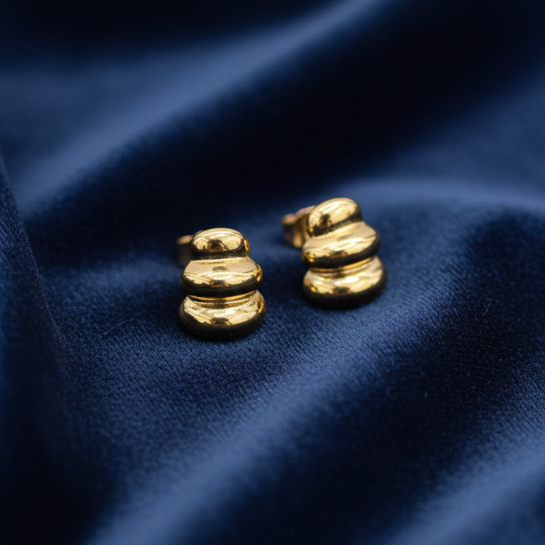 Orecchini a Lobo Stacked in Metallo Placcato Oro - Design Scultoreo Impilato