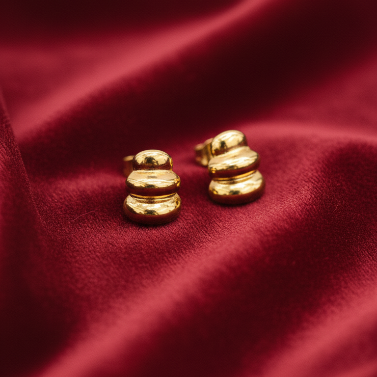 Orecchini a Lobo Stacked in Metallo Placcato Oro - Design Scultoreo Impilato