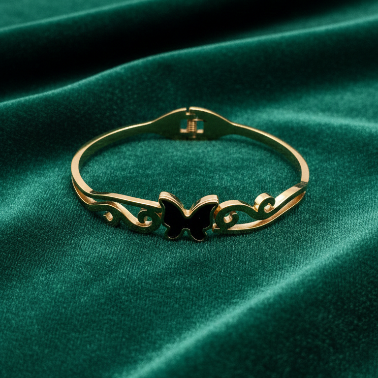 Bracciale Rigido Farfalla Nera Smaltata Placcato Oro - Design Ricamato Chic